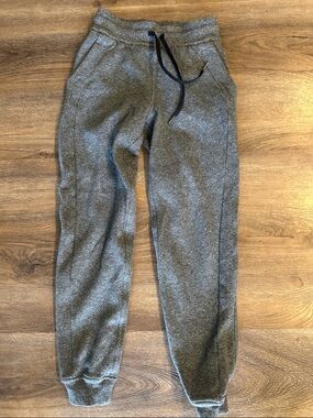 Women’s Lululemon Grey Jogger Sweatpants with Drawstring